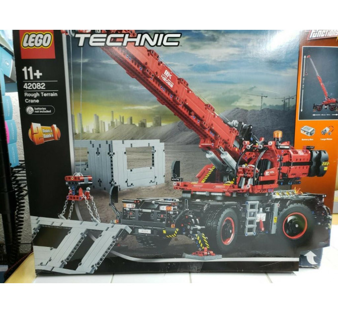 Конструктор LEGO TECHNIC 42082 Подъемный кран для бездорожья (4057 деталей)